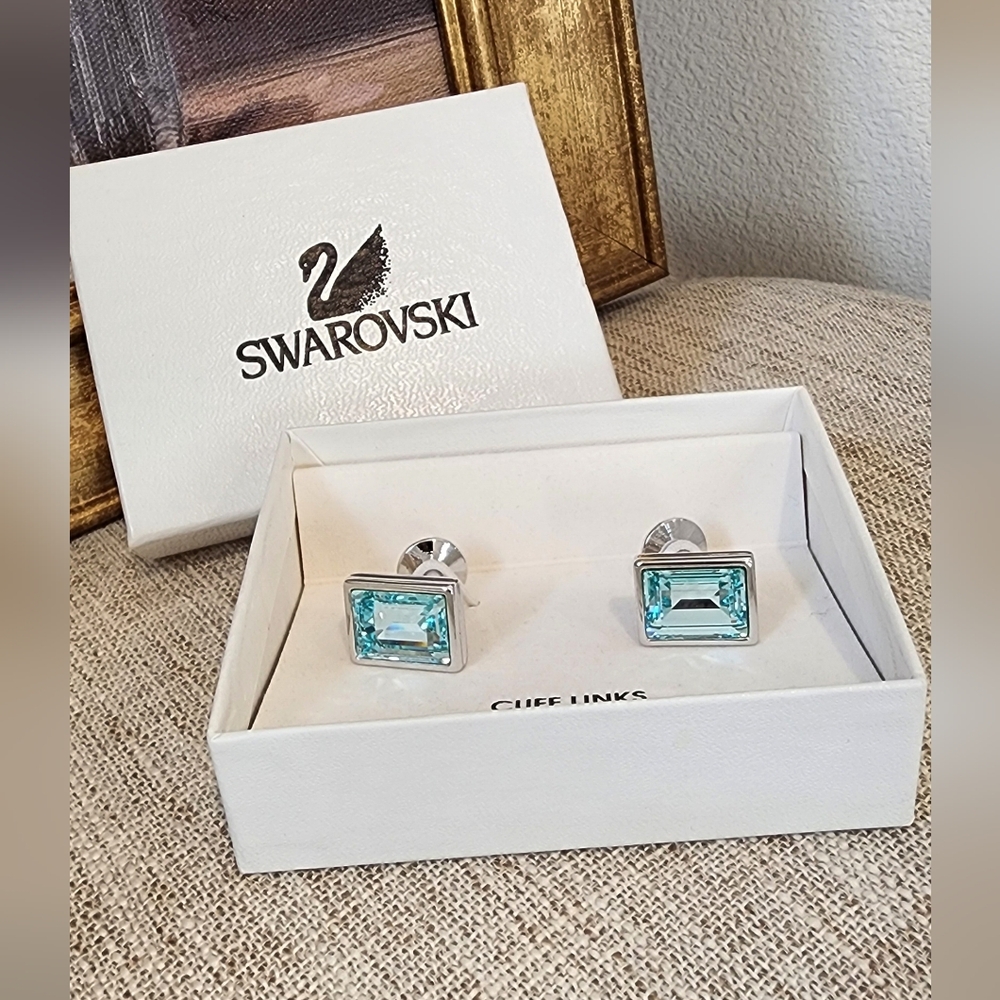 Swarovski Absolutely Gorgeous Aquamarine Crystal And Silver Unisex Cufflinks
